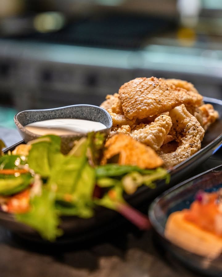 Featured image for “Friday Night Vibes: Fresh Seafood, $10 Cocktails at Great Northern Hotel”