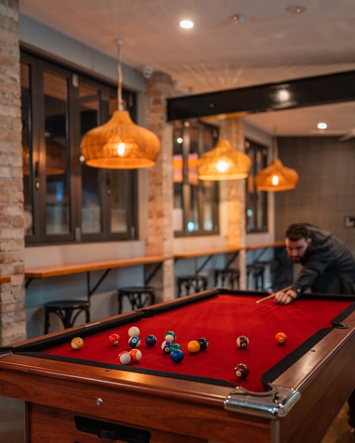 Featured image for “Sunday Footy, Free Schooners & Bistro at Great Northern Hotel”